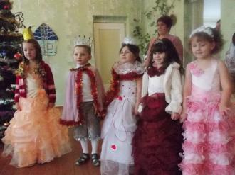 Казкові герої на новорічному святі